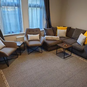 Newly Renovated 2-bed Bath