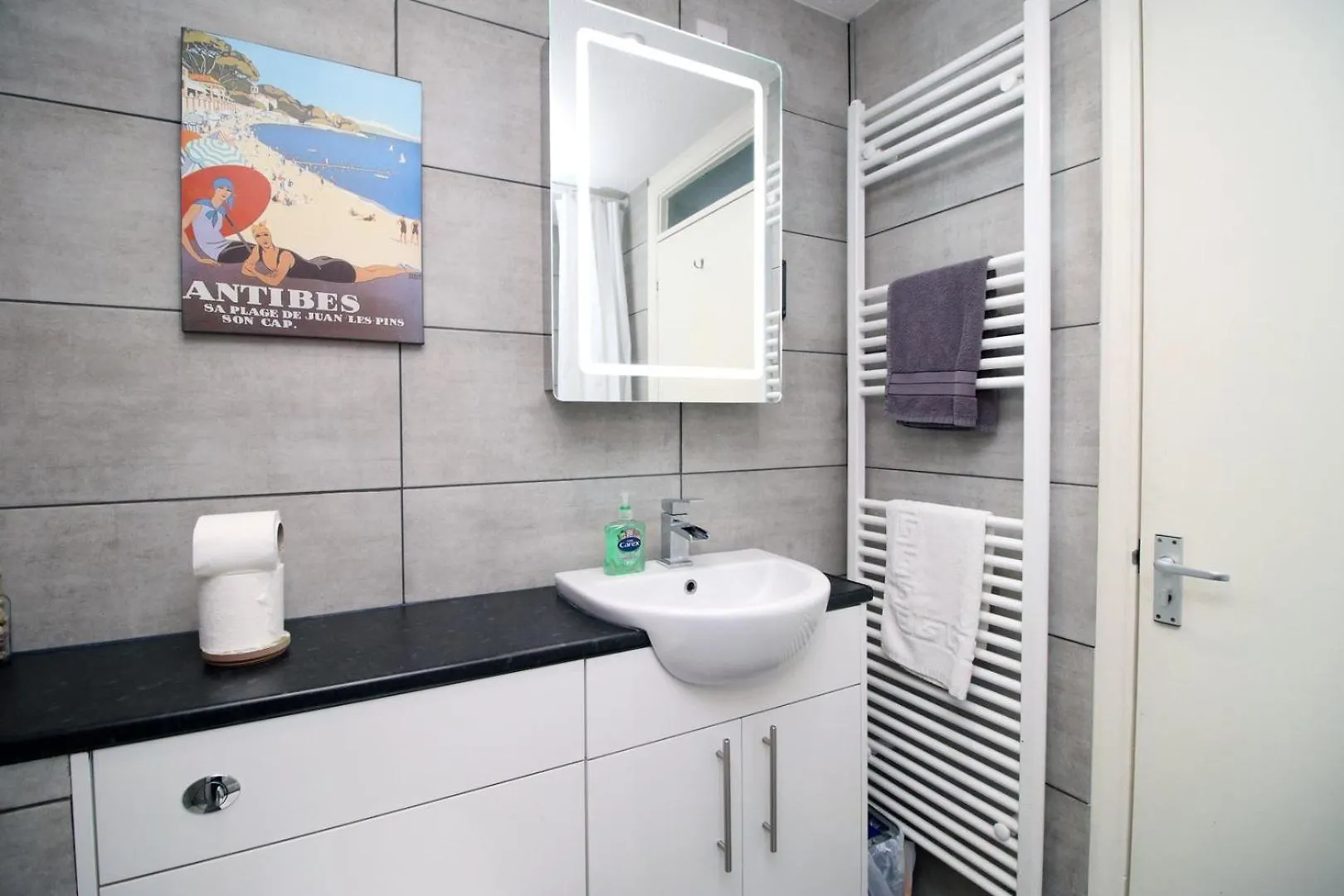 Cohost Partners- FREE Parking Close to town Bath Apartment