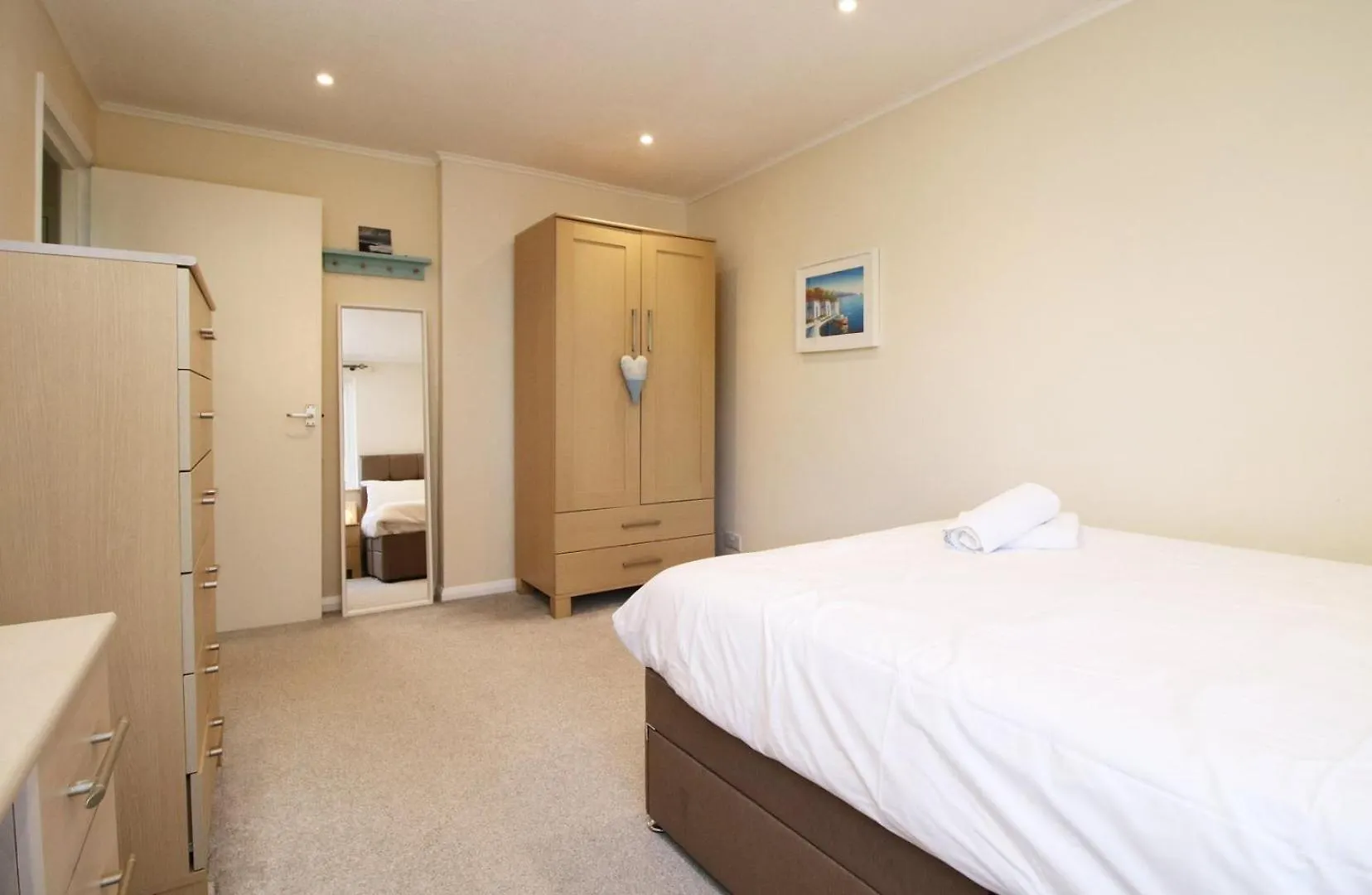 Cohost Partners- FREE Parking Close to town Bath Apartment